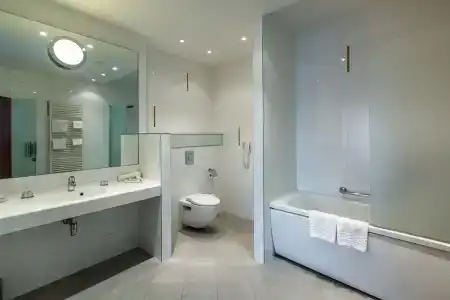 Amber Spa Boutique - 8