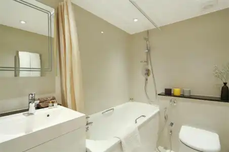 Queensgate Court - 8