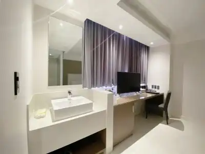The Luxe - 60