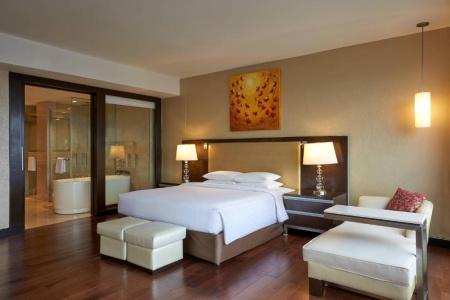 Courtyard by Marriott Mumbai International Airport - 74
