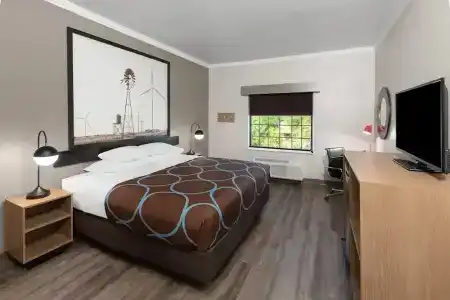 Super 8 by Wyndham San Antonio/Alamodome Area - 31