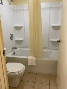 Econo Lodge - 16