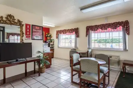 Econo Lodge Inn & Suites Little Rock SW - 11