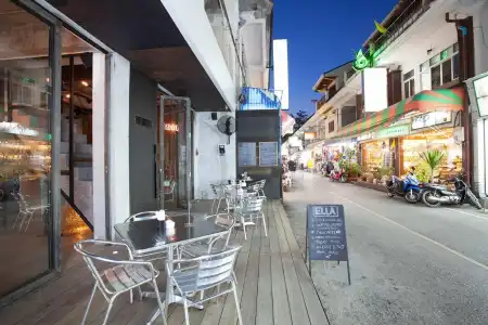 ELLA Bar, Bistro & Bed - 28