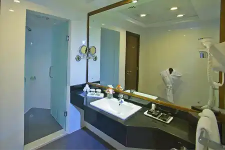 Ramada by Wyndham Abu Dhabi Corniche - 30