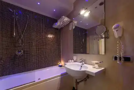 Palazzo Ferraioli & Wellness Center - 9