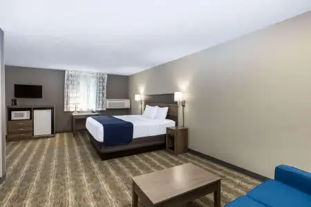 Days Inn & Suites by Wyndham Wisconsin Dells - 3