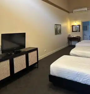 The Macquarie - 28