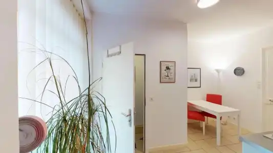 Unique Serviced Living at Airport Line - 68