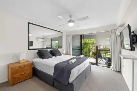 Gemini Court Holiday Apartments - 469