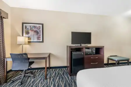 Best Western Plus Eastgate Inn & Suites - 51