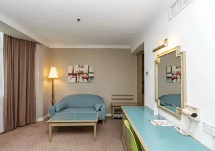 Regalodge & Spa - 5