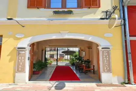 Promenade - 24