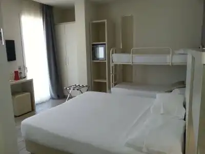L'Hotel - 4