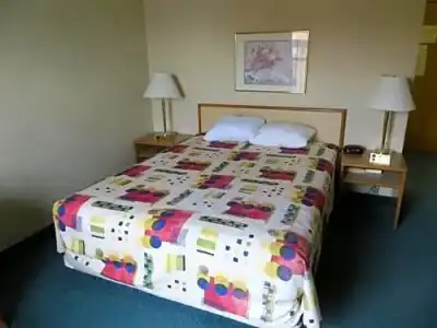 Homestyle Inn & Suites - 36