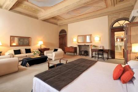 J and J Historic House - 38