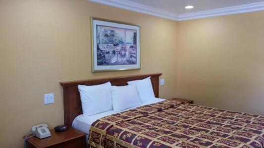 Pepper Tree Boutique Kitchen Studios - Anaheim - 39