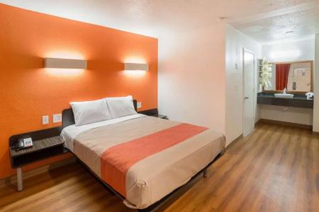 Motel 6 Grand Prairie, TX - Near Six Flags Drive - 50