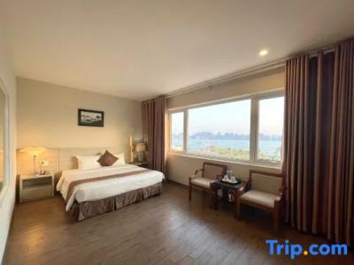 Ha Long Harbour - 42