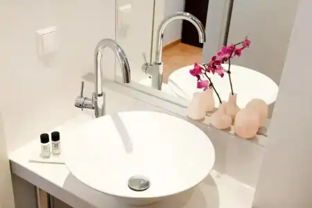 Paragon Apartments - 6