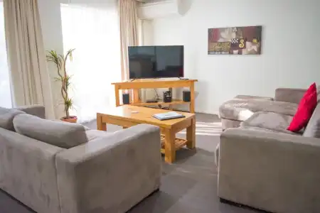 Beachside Holiday Apartments - 26