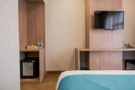 RedDoorz Premium near CBD Puri Indah - 48