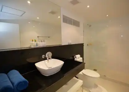 Sunset Plaza Holiday Apartment - 7