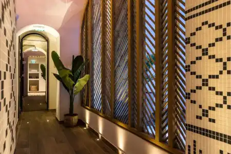 Laz' Spa Urbain Paris - 16
