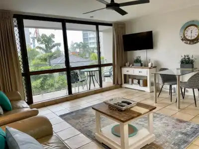 Burleigh Palms Holiday Apartments - 1