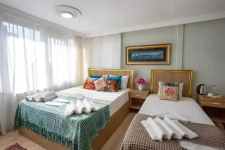 Sofia Corner - 100