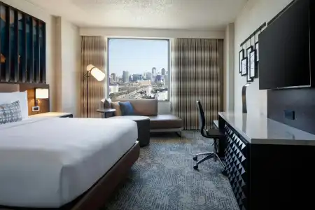 Renaissance Dallas - 30