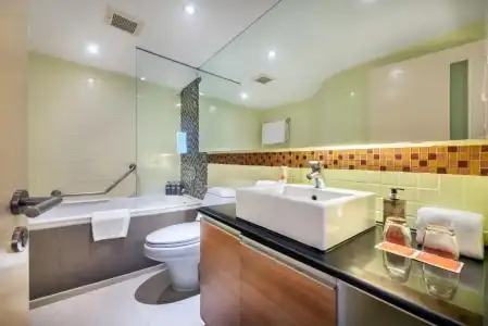 Bandara Silom Suites - 211