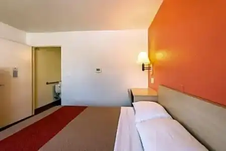 Motel 6 Reno - Virginia Plumb - 13