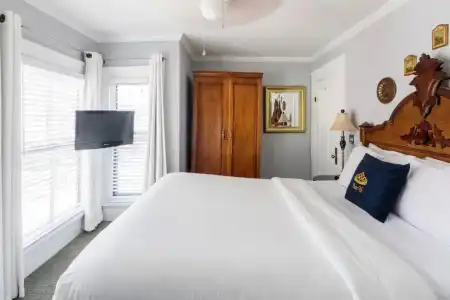Queen Vic Guest House Provincetown Adults Only - 6