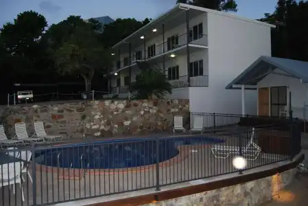 Airlie Beach Apartments - 12