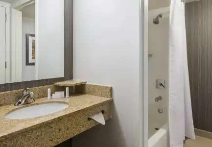 Courtyard by Marriott Knoxville Cedar Bluff - 6