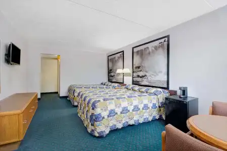 Super 8 by Wyndham Niagara Falls North - 15