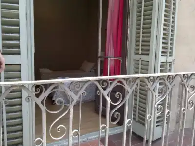 Ally's Guest House Barcelona B&B - 10