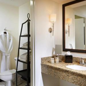 Inn at Pelican Bay - 36