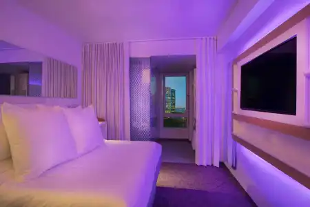 YOTEL Boston - 4