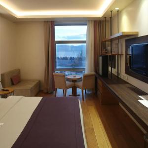 Wes Izmit - 47