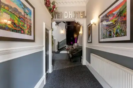 Revolver Edinburgh - 12