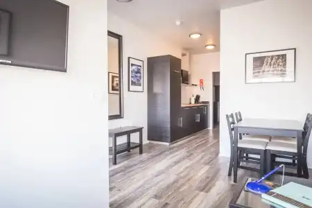 Bakki Apartments & Hostel - 4