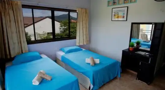 Raya Guest House - 1