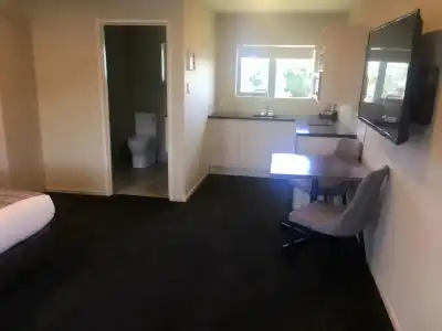 Ellerslie Palms Motel - 80