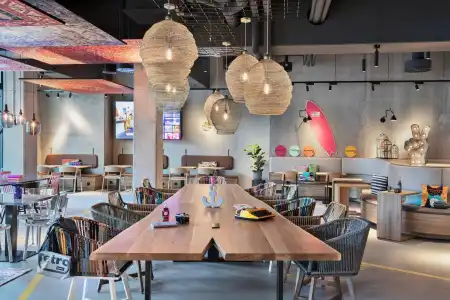 Moxy Hamburg City - 11