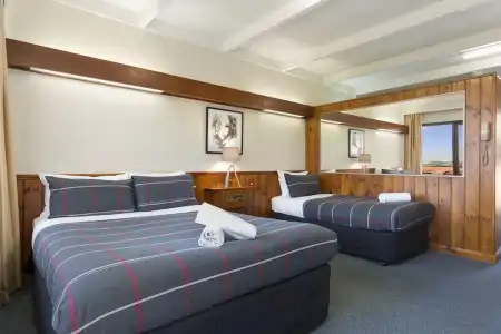 Village Family Motor Inn - 44