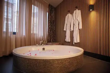 Manzo's Suites - 76