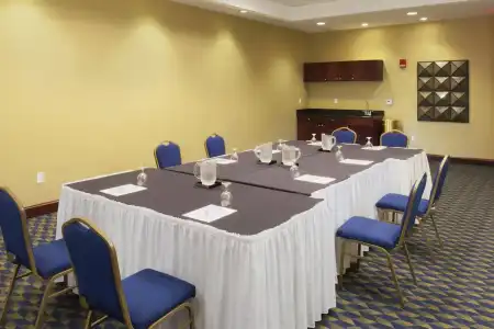 DoubleTree by Hilton Greensboro - 15