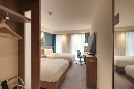 Hampton by Hilton Stuttgart City Centre - 1